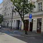 Be My Guest - Hoza Studio - Pkin Super Centrum Metro Wi-Fi Breakfast